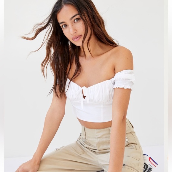 Aritzia White Crop Top - Picture 3 of 11